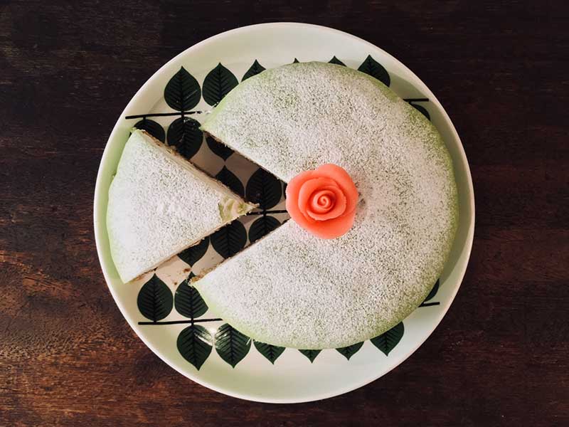 プリンセスケーキ 緑で覆われた不思議なケーキの味は スウェーデン菓子と絵本 リッラ カッテン